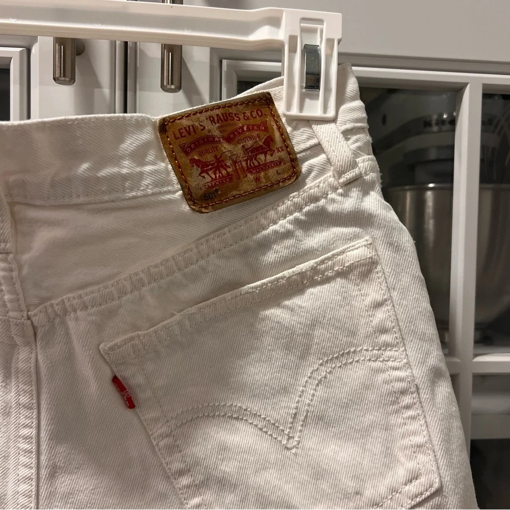 Levi's White Distressed Jean Shorts‎ - Picture 3 of 6
